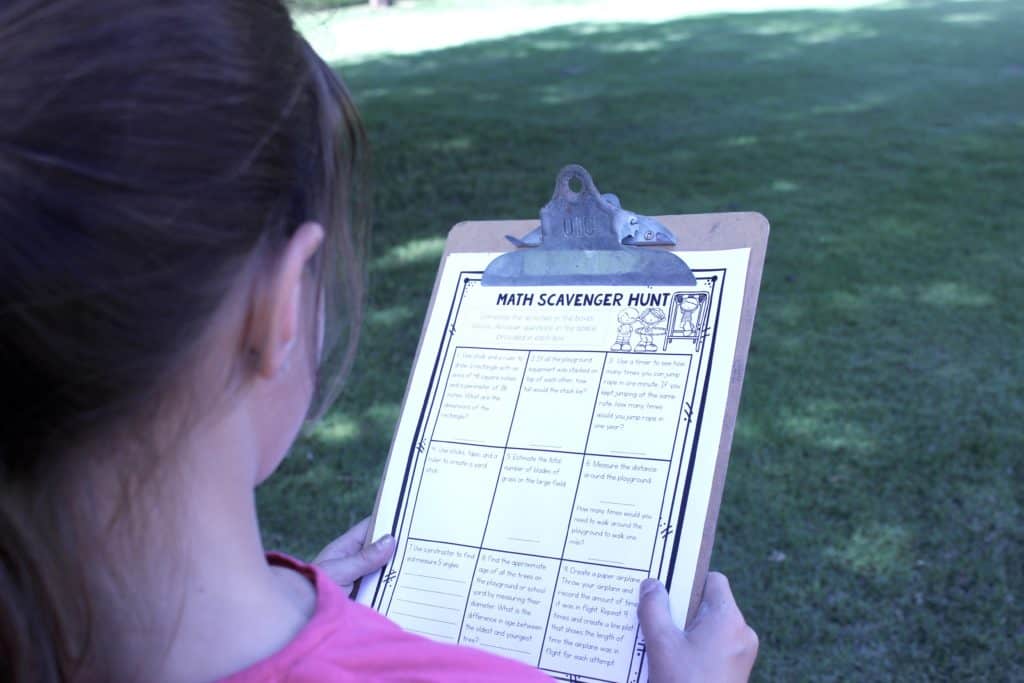 It's harder than ever at the end of the school year to keep kids engaged. Check out this outdoor scavenger hunt that incorporates multiple learning styles!